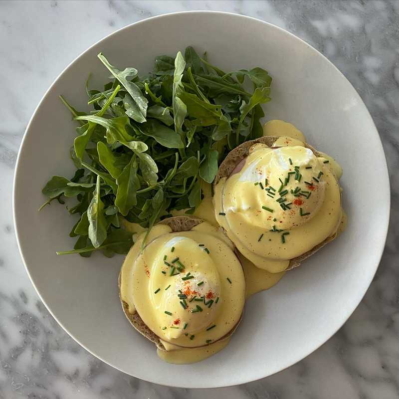 Brunch at home! Eggs Benedict on homemade sourdough English muffins. Borrowing a trick from @newratcity where adding arugula makes breakfast look hella…