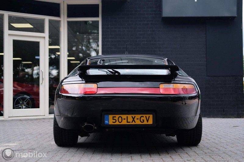 Porsche 928 5.0 S4 Coupé | BBS | Black on Black afbeelding 10