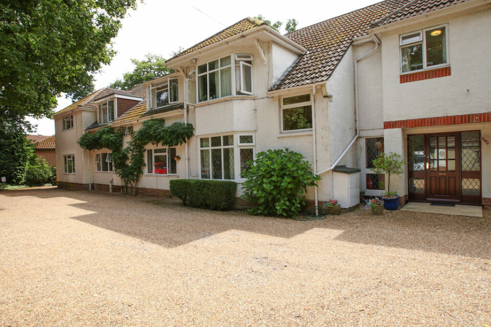 Mile Oak Rest Home Crosscrown Care Homes