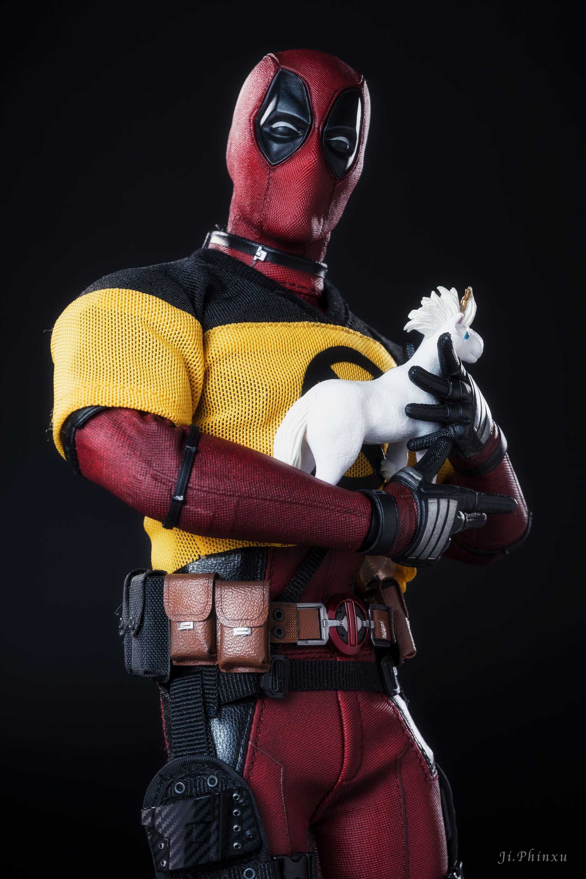 Deadpool 2 Deadpool 1/6th Scale Collectible Figure