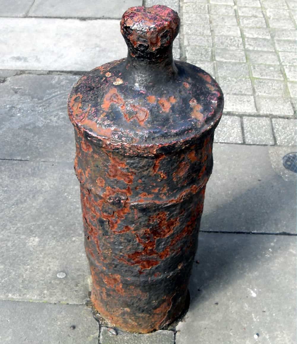 A canon re-used as a bollard outside the church of St Helen’s Bishopsgate, London. Photo by Bollards of London