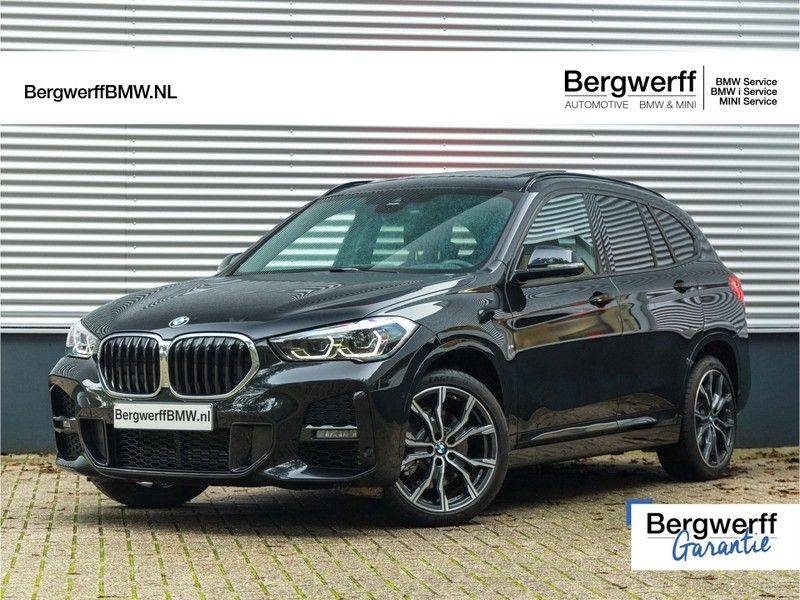 BMW X1 xDrive20i High Executive - M-Sport - Memoryzetel - Trekhaak - Harman Kardon afbeelding 1