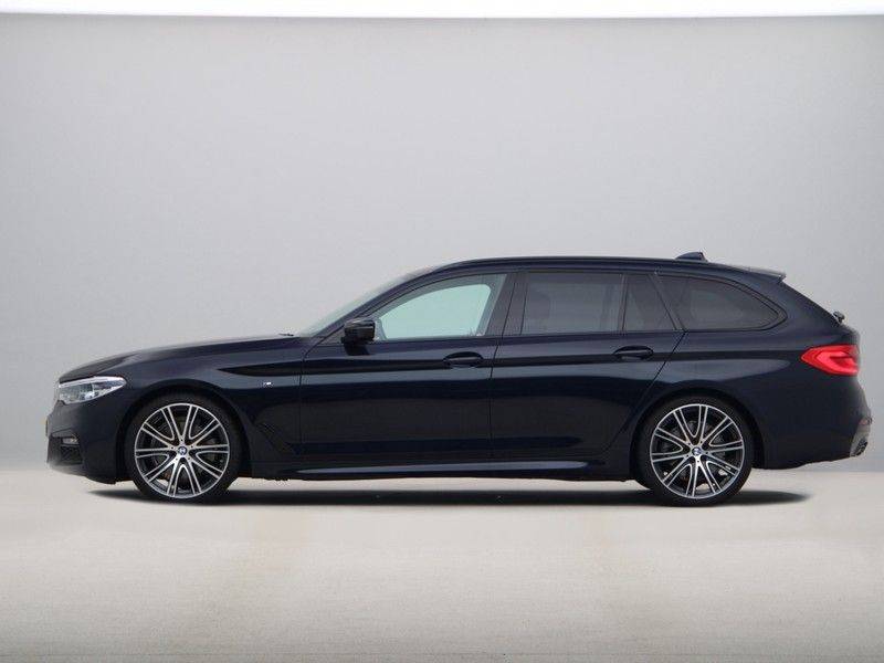 BMW 5 Serie 520i Touring High Exe M-Sport afbeelding 12