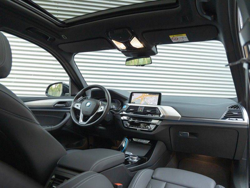 BMW iX3 High Executive - Trekhaak - Direct Beschikbaar! afbeelding 3