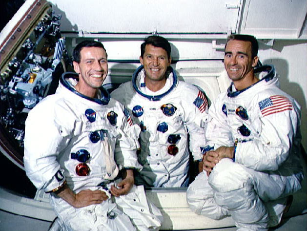 L'équipage d'Apollo 7, Cunningham à droite