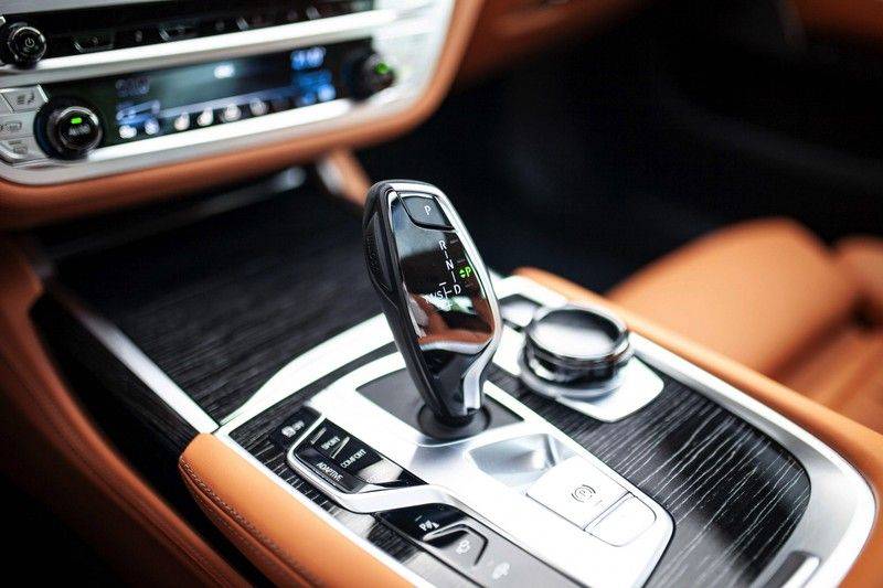 BMW 7 Serie 740d xDrive *ACC / Schuifdak / Harman-Kardon / Trekhaak / Laser / HUD* afbeelding 22