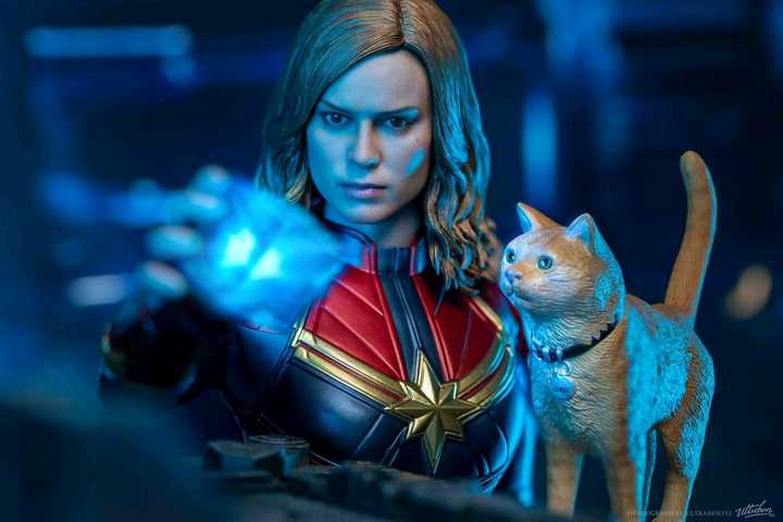 Hot Toys Captain Marvel 1/6 Action Figure