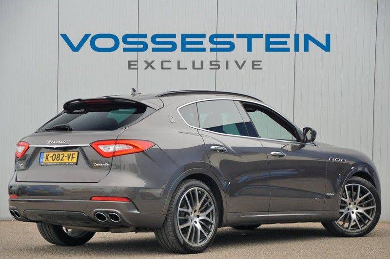 Maserati Levante 3.0 V6 S AWD / 430 pk / Leder / Navigatie / Panodak / 360 camera / Luchtvering / Compleet! afbeelding 9