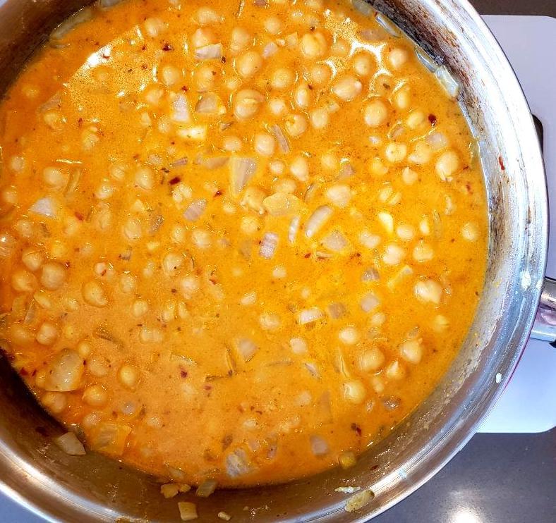 Pan of chickpea curry sauce