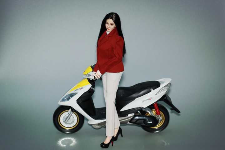 Dilraba Dilmurat Fashion Show