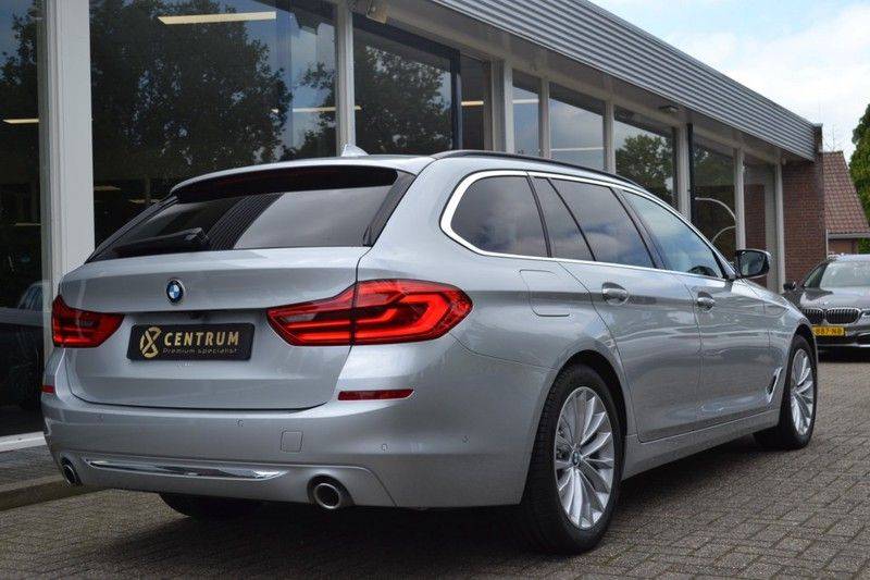 BMW 5 Serie 530i xDrive Luxury Line Facelift afbeelding 3