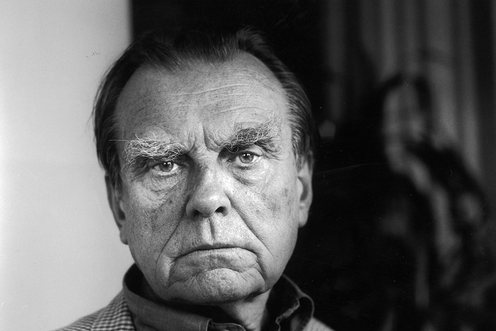  black and white photo of poet czeslaw milosz