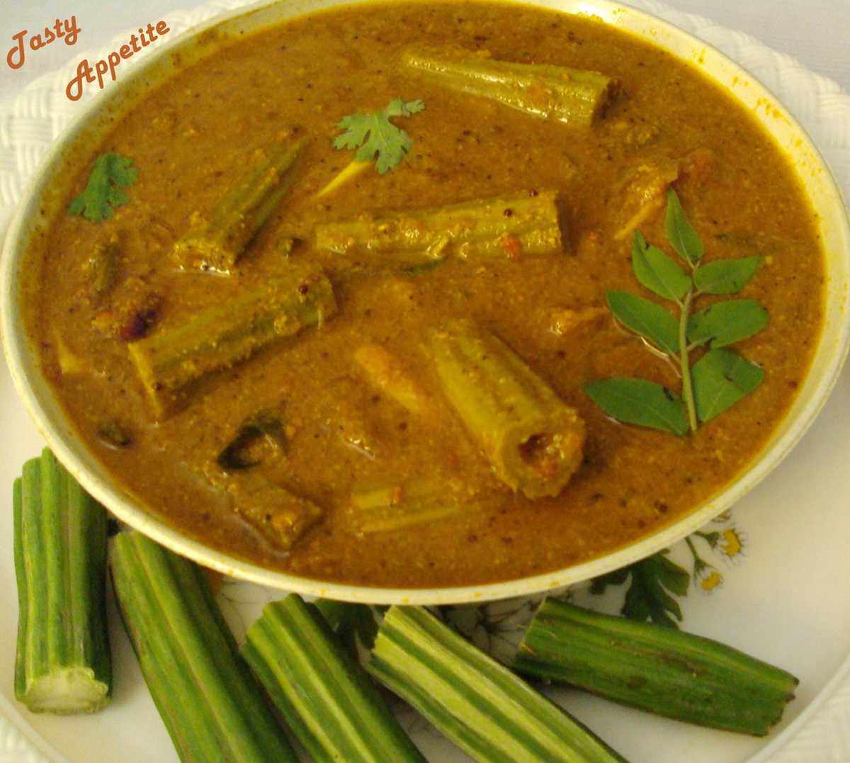 Vathal Kuzhambu | Spicy Drumstick Vathakuzhambu | Tasty Appetite