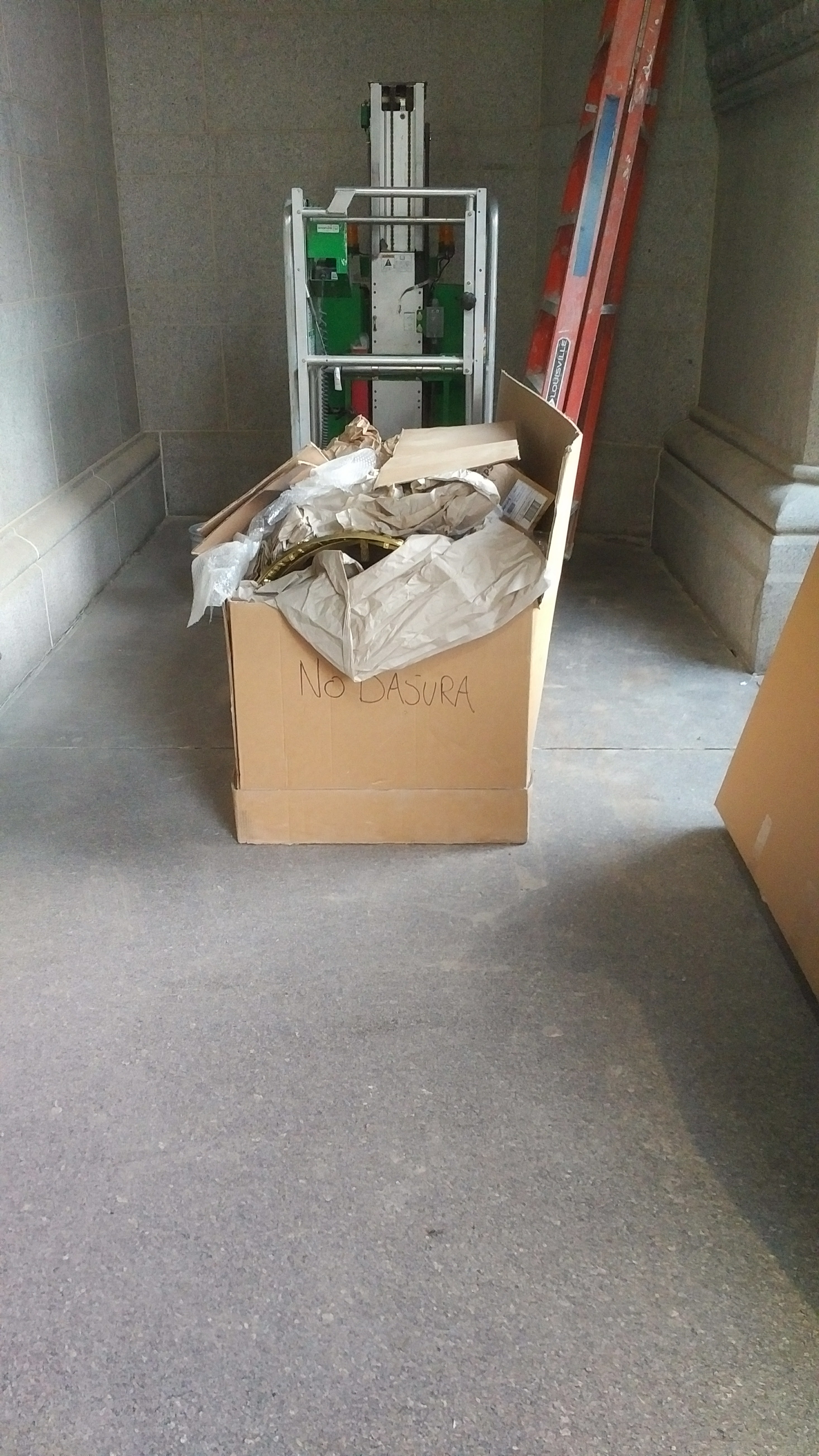 Recycling box titled No Basura