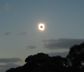 Eclipse solaire près de Ceduna (Australie du Sud) le 4 décembre 2002 