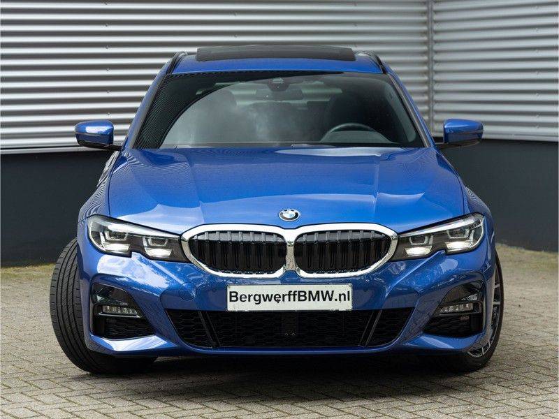 BMW 3 Serie Touring 330i M-Sport - Panorama - Trekhaak - DAB - Harman Kardon afbeelding 5