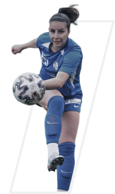 Chiara Messerli kicking ball