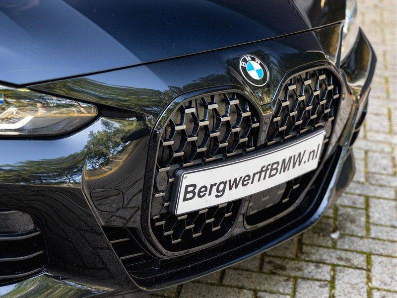 BMW 4 Serie Coupé M440i xDrive - High Executive - M-Remmen - Harman Kardon - Driving Ass Prof afbeelding 8