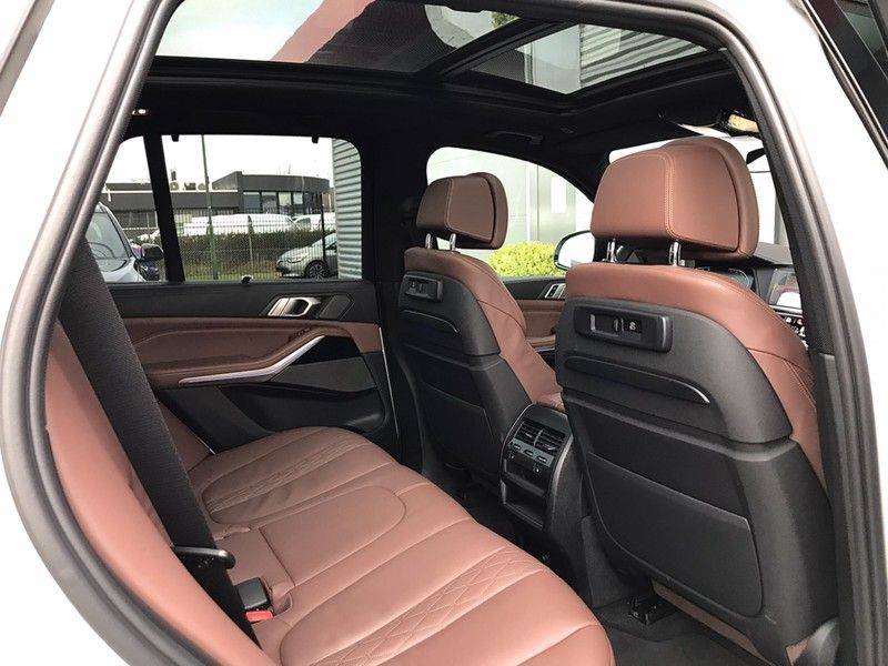 BMW X5 X-Drive VERKOCHT 40i M-Sport 340PK ACC Pano Sky Lounge Luchtvering Harman/Kardon Laser Led Surround View Keyless Sportuitlaat Tr afbeelding 12