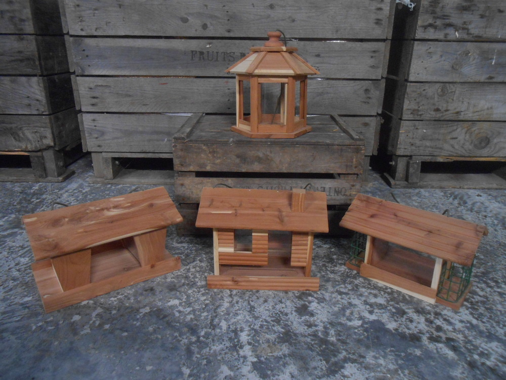 Mangeoires en cèdre rouge