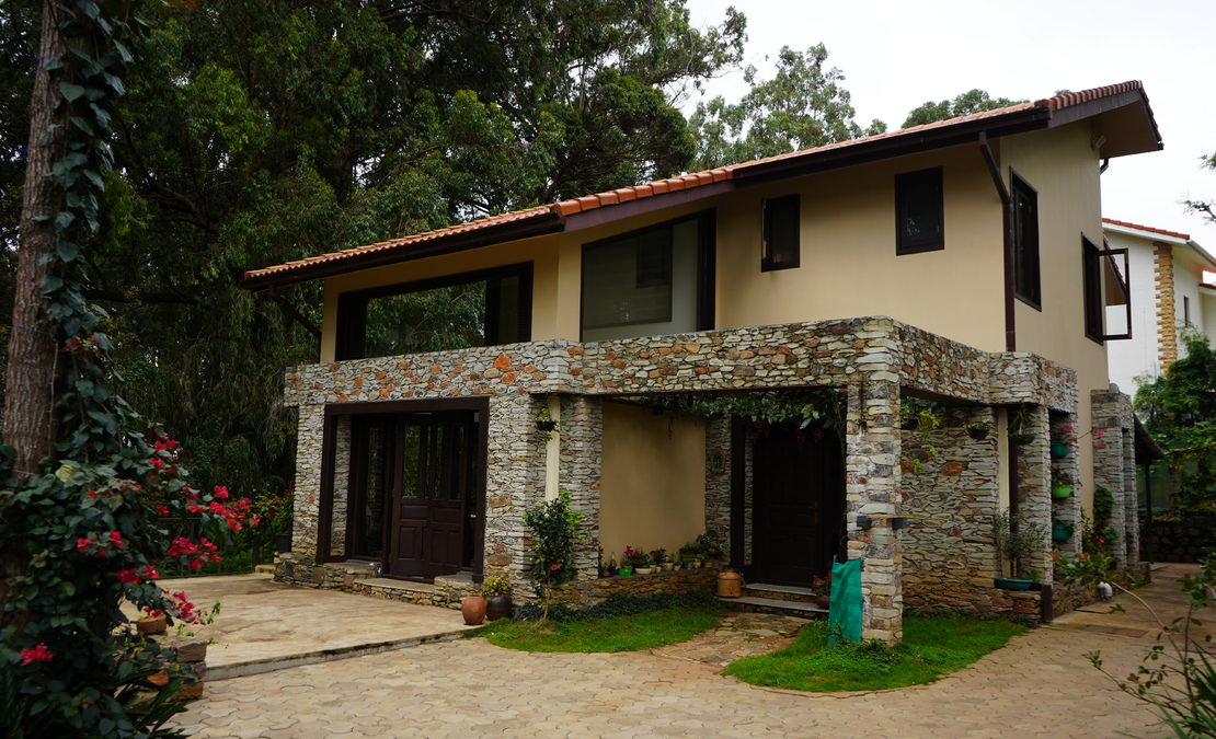 Gunina - House for Sale in Coonoor with garden