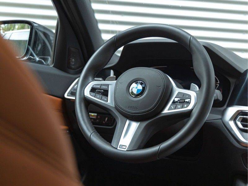 BMW 3 Serie Touring 330i M-Sport - Individual - Memoryzetel - Panorama - Trekhaak afbeelding 19