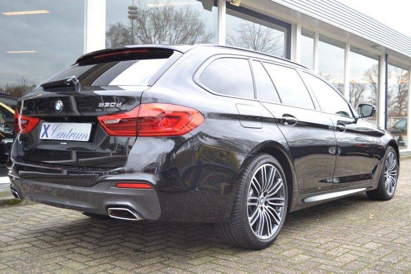 BMW 5 Serie touring 530d xDrive M sportpakket NW 110.000,- afbeelding 3