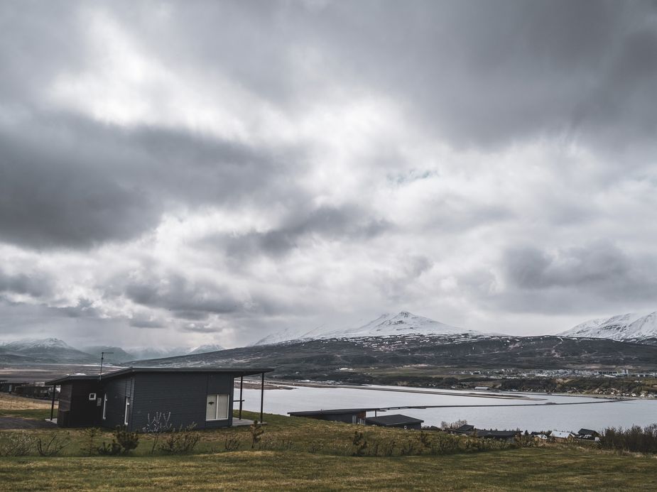 Modernes Ferienhaus in guter Lage mit Blick auf den Eyjafjörður