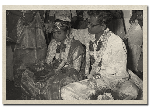 兴都庙里举办的印度婚礼，1961年