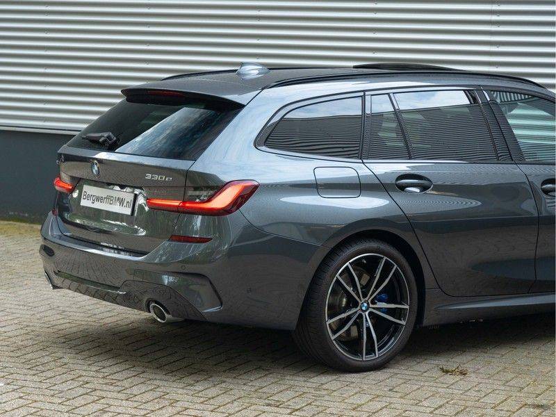 BMW 3 Serie Touring 330e xDrive M-Sport - Panorama - Active Cruise - Harman Kardon - Camera afbeelding 10