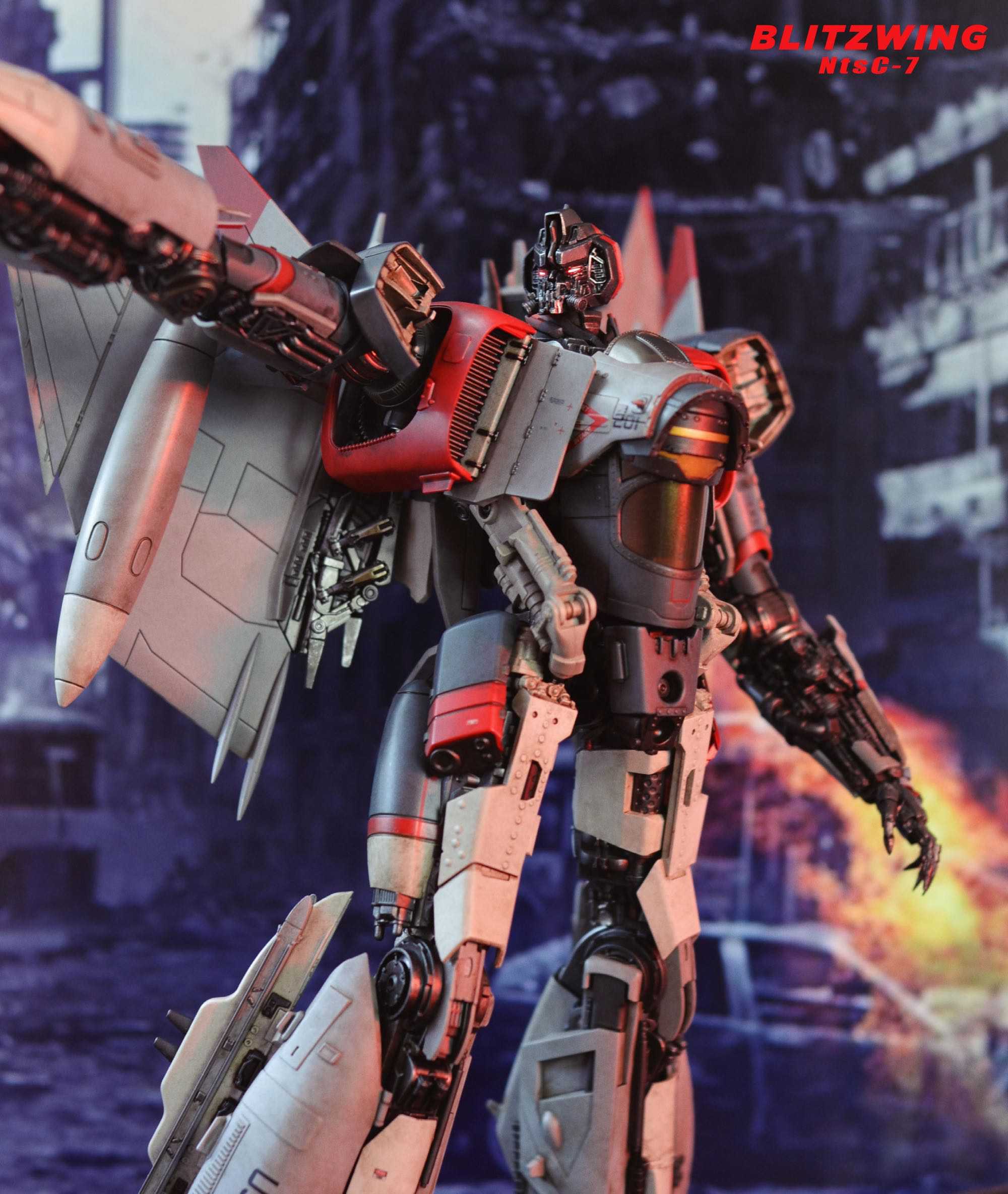 Bumblebee DLX Scale Collectible Series Blitzwing