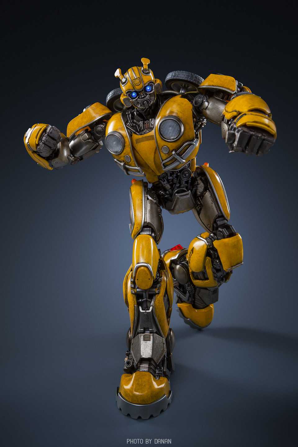 ThreeA 8 Inch Metal Bumblebee | Figround