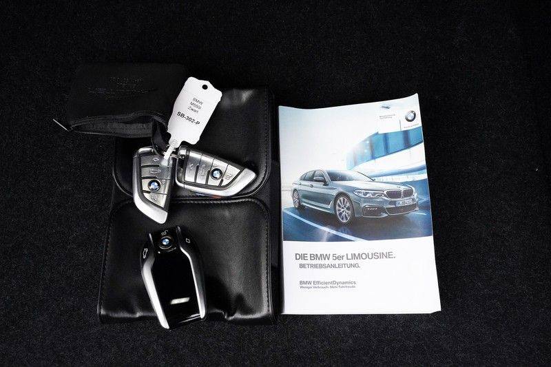 BMW 5 Serie M550i xDrive High Executive M-Pakket Pano B&W Nachtzicht Camera 360 20" afbeelding 7