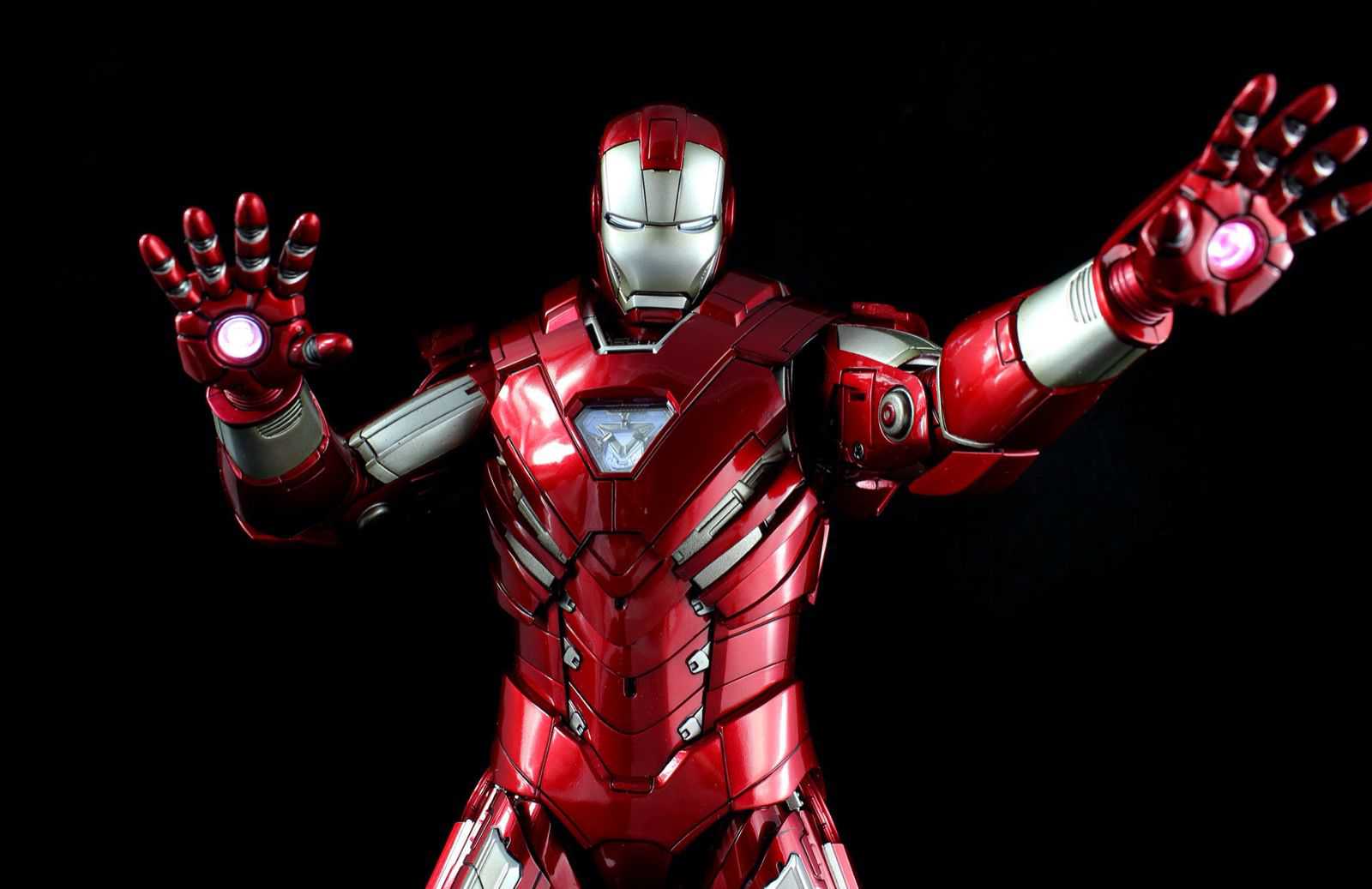 Hot Toys Iron Man MK33 1/6 Figure