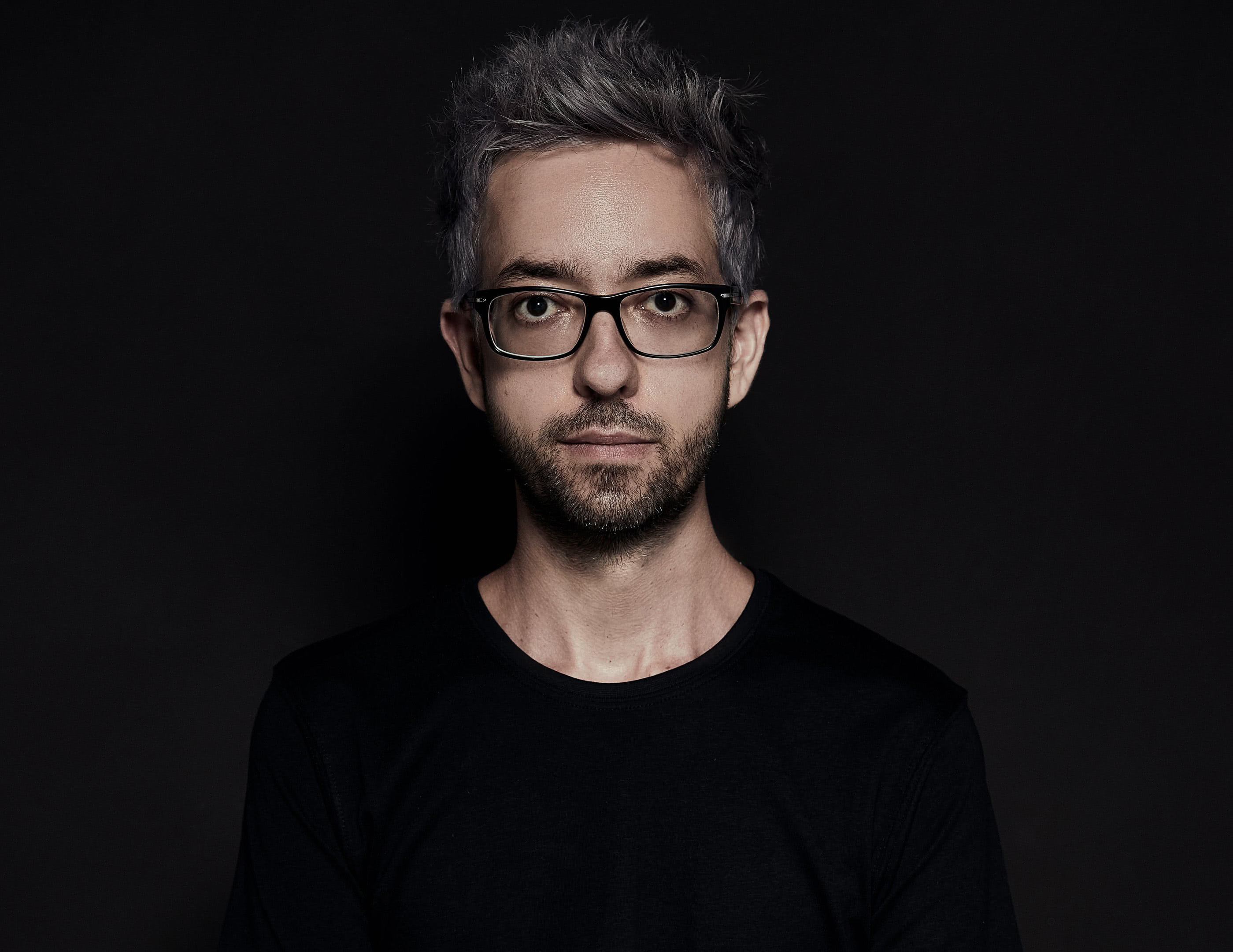 Photography of Ignacio in a dark background