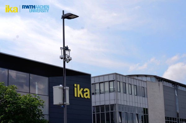 Roadside measuring station with Ouster lidar and camera 