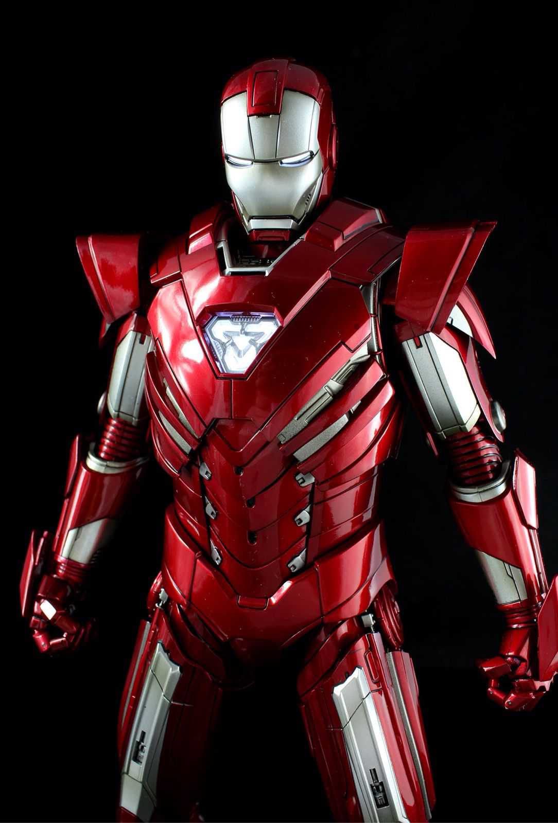 Hot Toys Iron Man MK33 1/6 Figure | Figround