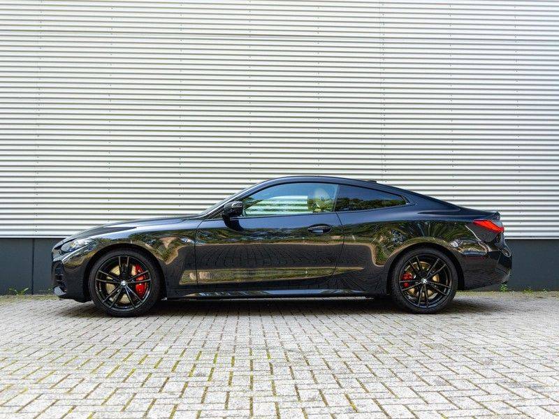 BMW 4 Serie Coupé M440i xDrive - High Executive - M-Remmen - Harman Kardon - Driving Ass Prof afbeelding 6