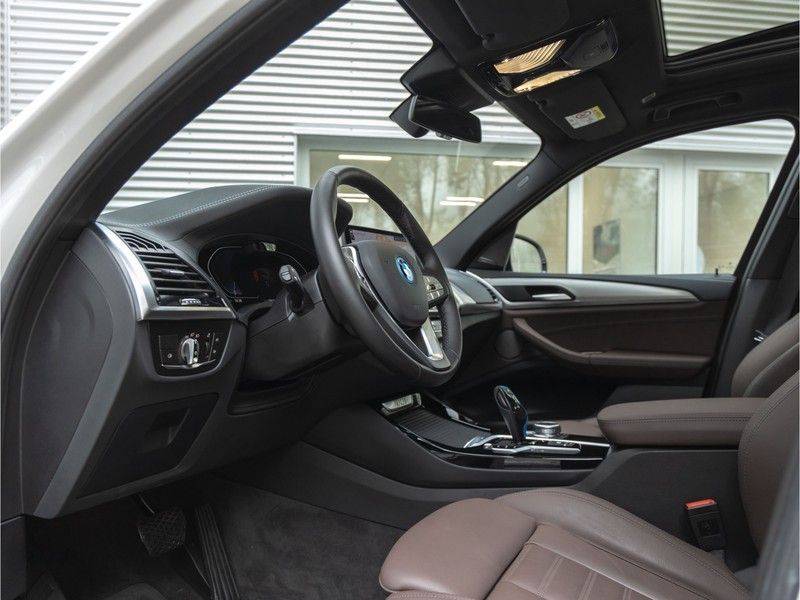 BMW iX3 High Executive - Trekhaak - Direct Beschikbaar! afbeelding 18