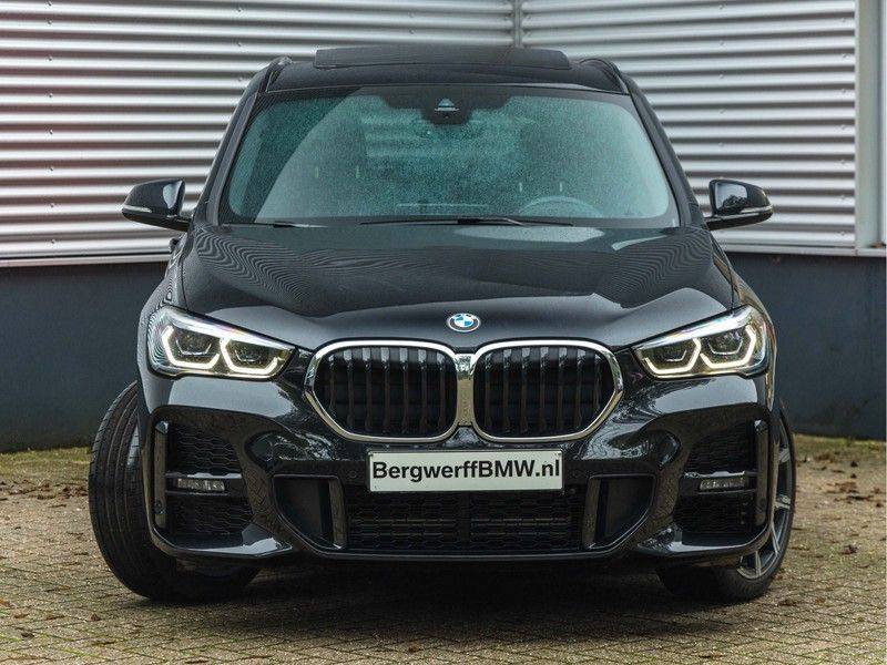 BMW X1 xDrive20i High Executive - M-Sport - Memoryzetel - Trekhaak - Harman Kardon afbeelding 5