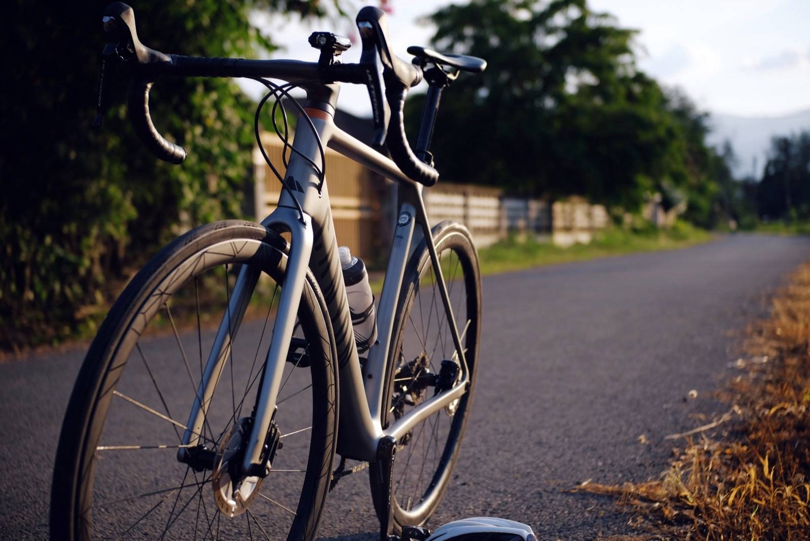 รถจักรยาน Canyon Endurace CF SL ในตอนเย็น