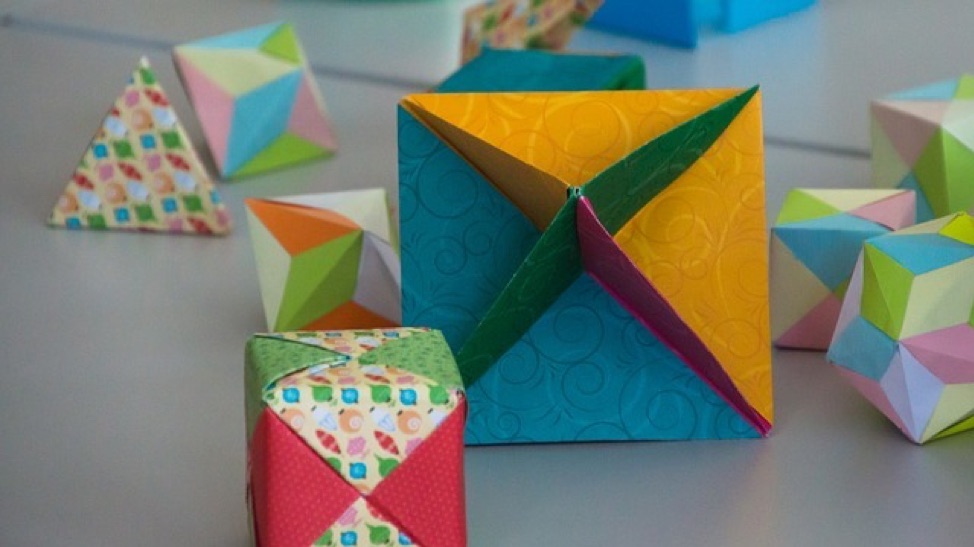3D polygons constructed from paper