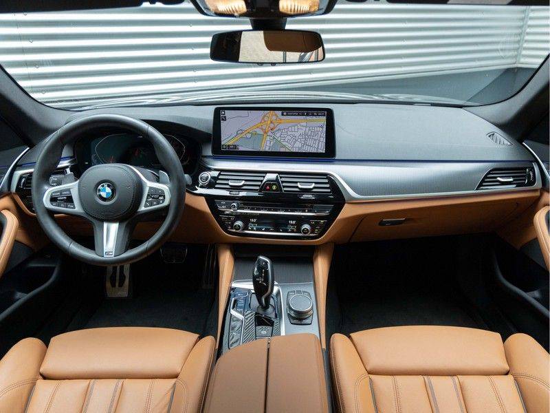 BMW 5 Serie 540i xDrive High Executive - M-Sport - DAB - Camera afbeelding 11