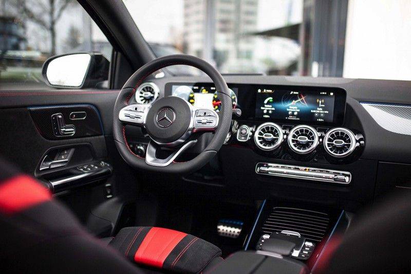 Mercedes-Benz GLA 200 AMG Line *Pano / HUD / Memorystoelen / 360 Cam / Burmester* afbeelding 4