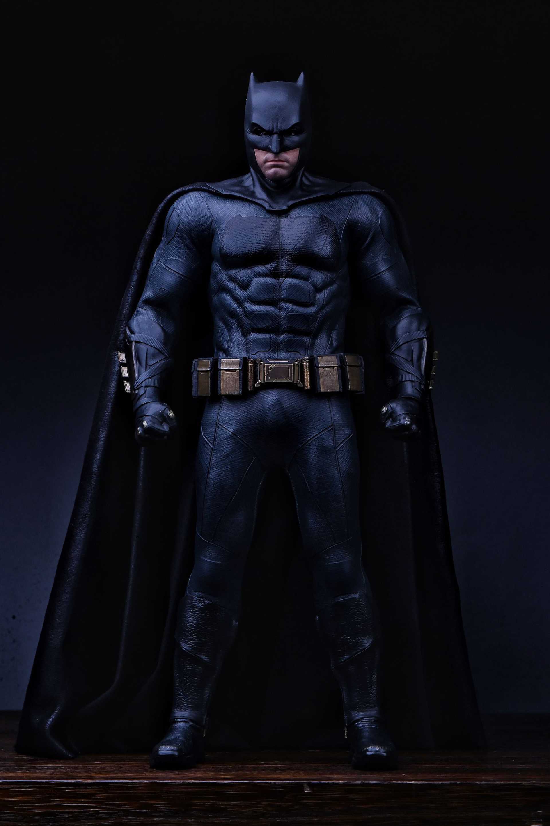 Justice League Batman 1/6th Scale Figure | Figround