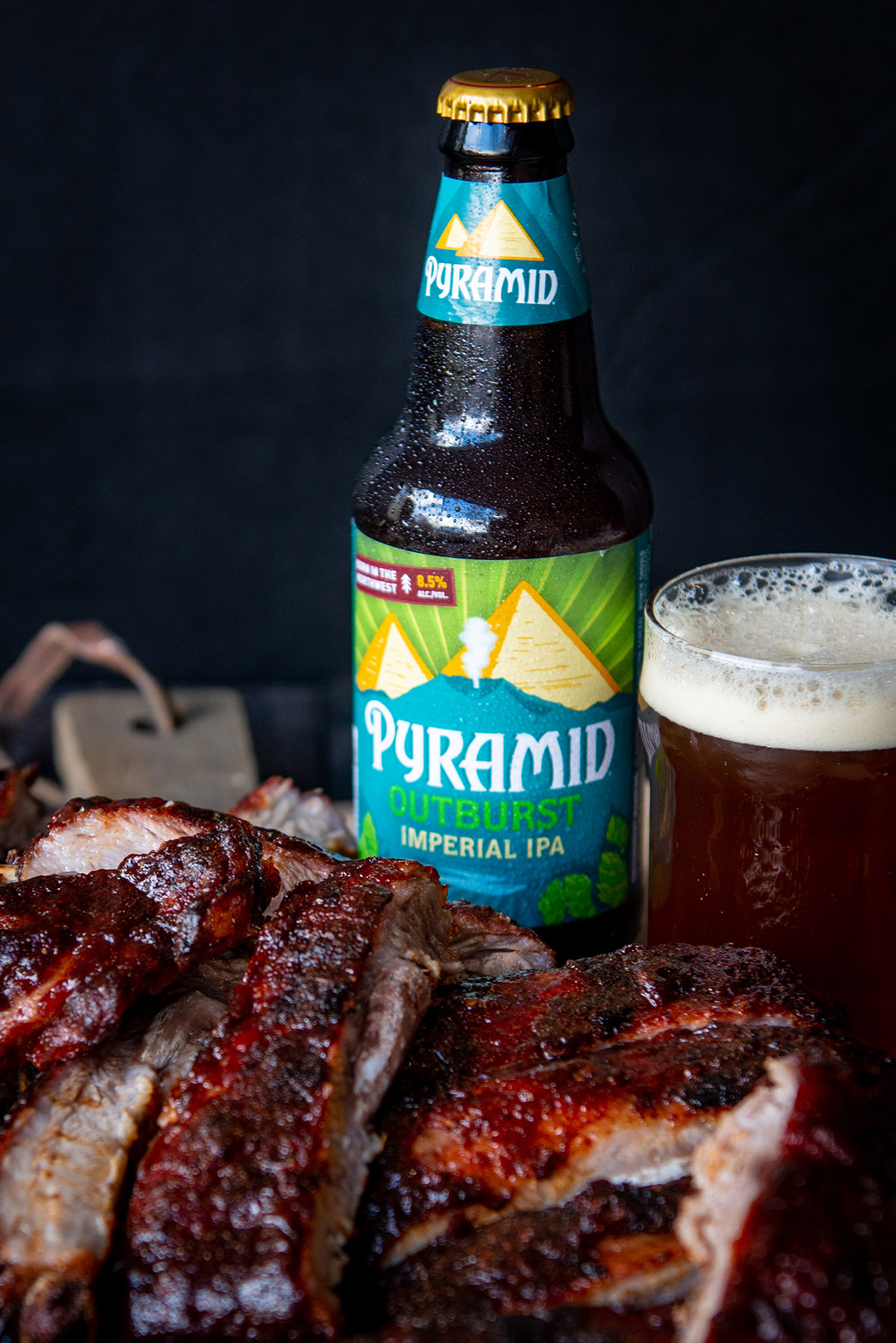 Plate of Sweet and Spicy Outburst IPA Ribs with a bottle of Pyramid Outburst