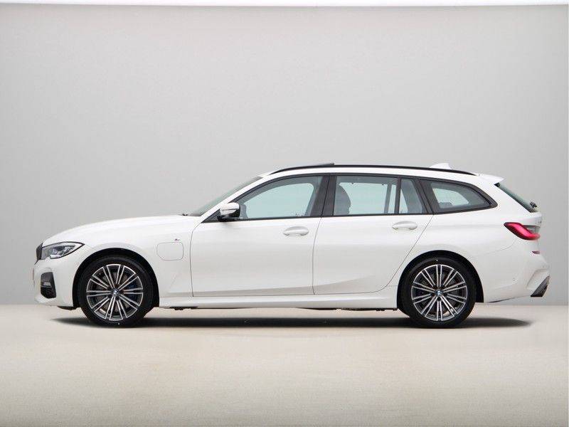 BMW 3 Serie 330Xe Touring Exe M-Sport Hybrid afbeelding 12