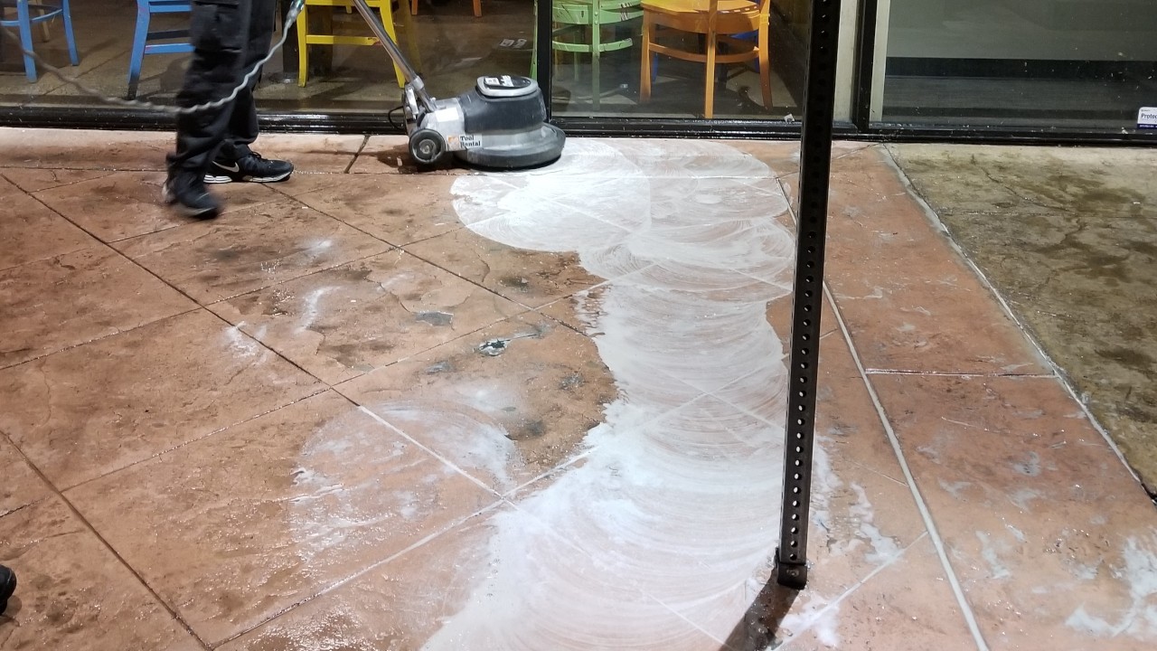 pressure-washing-cafe-rio-storefront-and-siding--cleaning-07