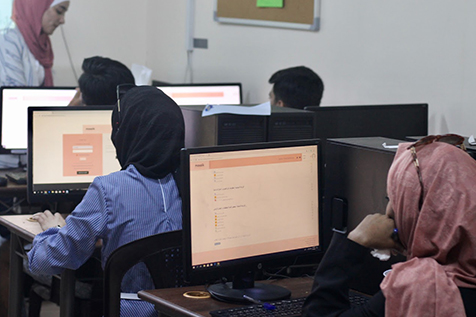 Students working at computers on a Mosaik guidance tool