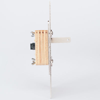 Side view of the BeakBox with beak blocker